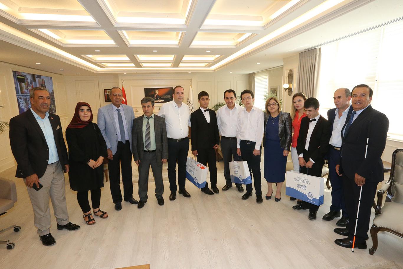 "Engel yaşarmayan gözde nasırlaşmış kalptedir" "Engel yaşarmayan gözde nasırlaşmış kalptedir"